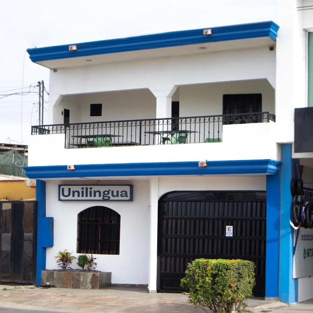 Fachada completa de Unilingua Las Torres