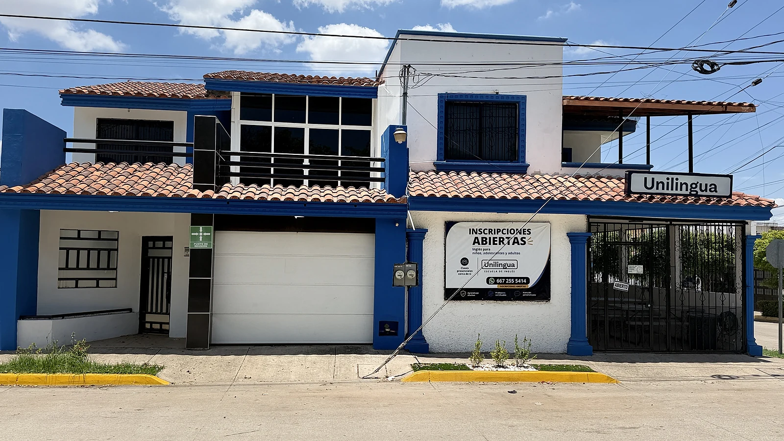 Fachada de Unilingua Jardines